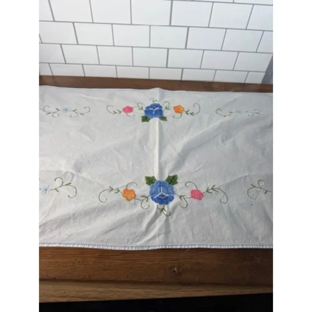 Vintage Hand Embroidered Floral Table Runner and Placemats Set 6pc
